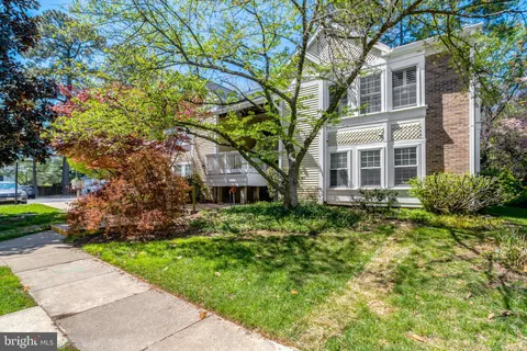 $385,000 | 3375 Lakeside View Drive, Unit 191, Falls Church, VA 22041