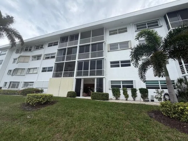 $4,000 | 28 Yacht Club Drive, Unit 107, North Palm Beach, FL 33408