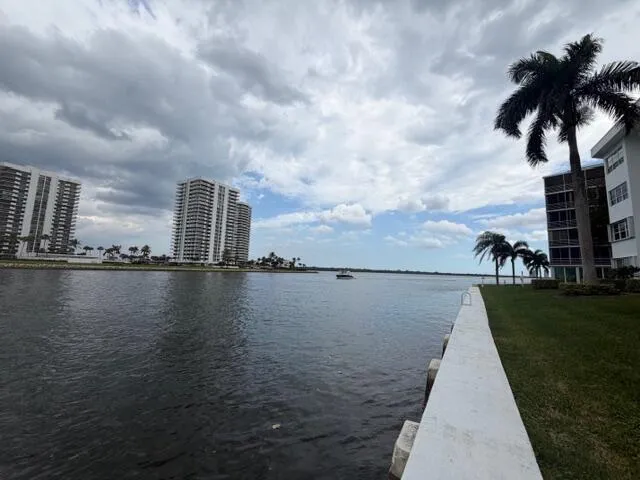 $4,000 | 28 Yacht Club Drive, Unit 107, North Palm Beach, FL 33408