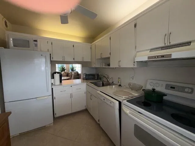 $4,000 | 28 Yacht Club Drive, Unit 107, North Palm Beach, FL 33408