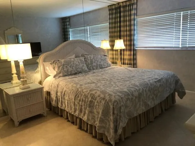 $4,000 | 28 Yacht Club Drive, Unit 107, North Palm Beach, FL 33408