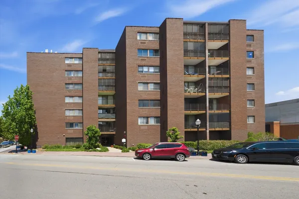 $243,900 | 11 West Green Street, Unit 608, Bensenville, IL 60106