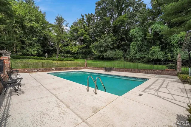 $2,399,000 | 26 Huntleigh Woods, Huntleigh, MO 63131