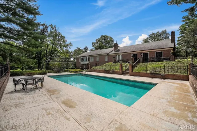 $2,399,000 | 26 Huntleigh Woods, Huntleigh, MO 63131