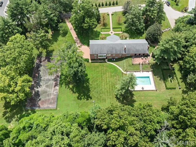 $2,399,000 | 26 Huntleigh Woods, Huntleigh, MO 63131
