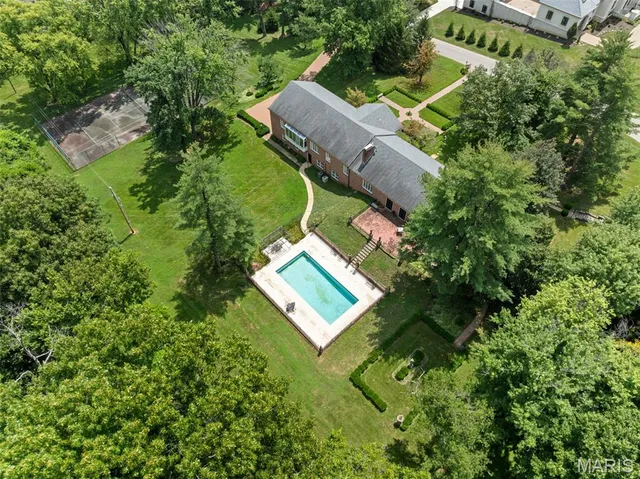 $2,399,000 | 26 Huntleigh Woods, Huntleigh, MO 63131