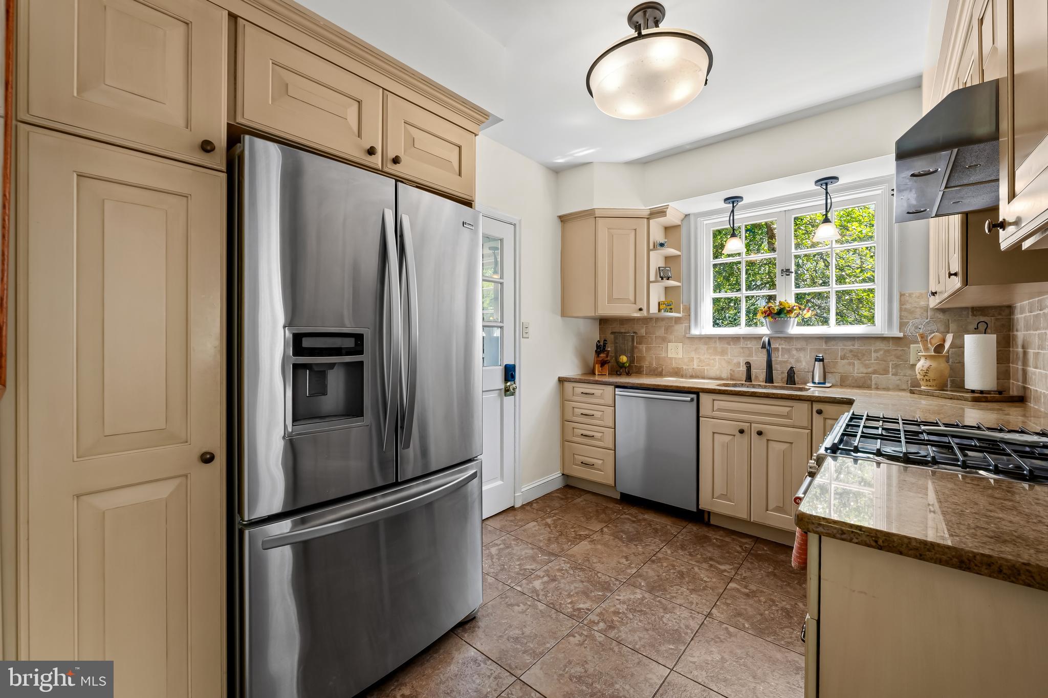 330 Broadmoor Road Baltimore, MD 21212 - Photo 11 of 40