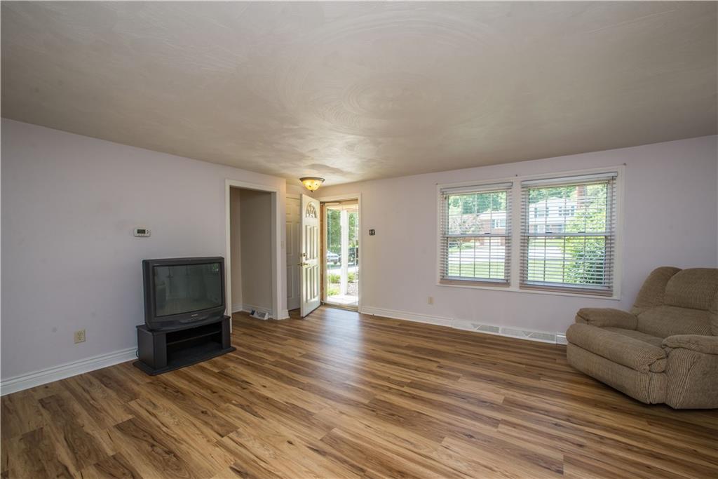20 Moraine Road Pittsburgh, PA 15239 - Photo 5 of 25 Gallery Image 5