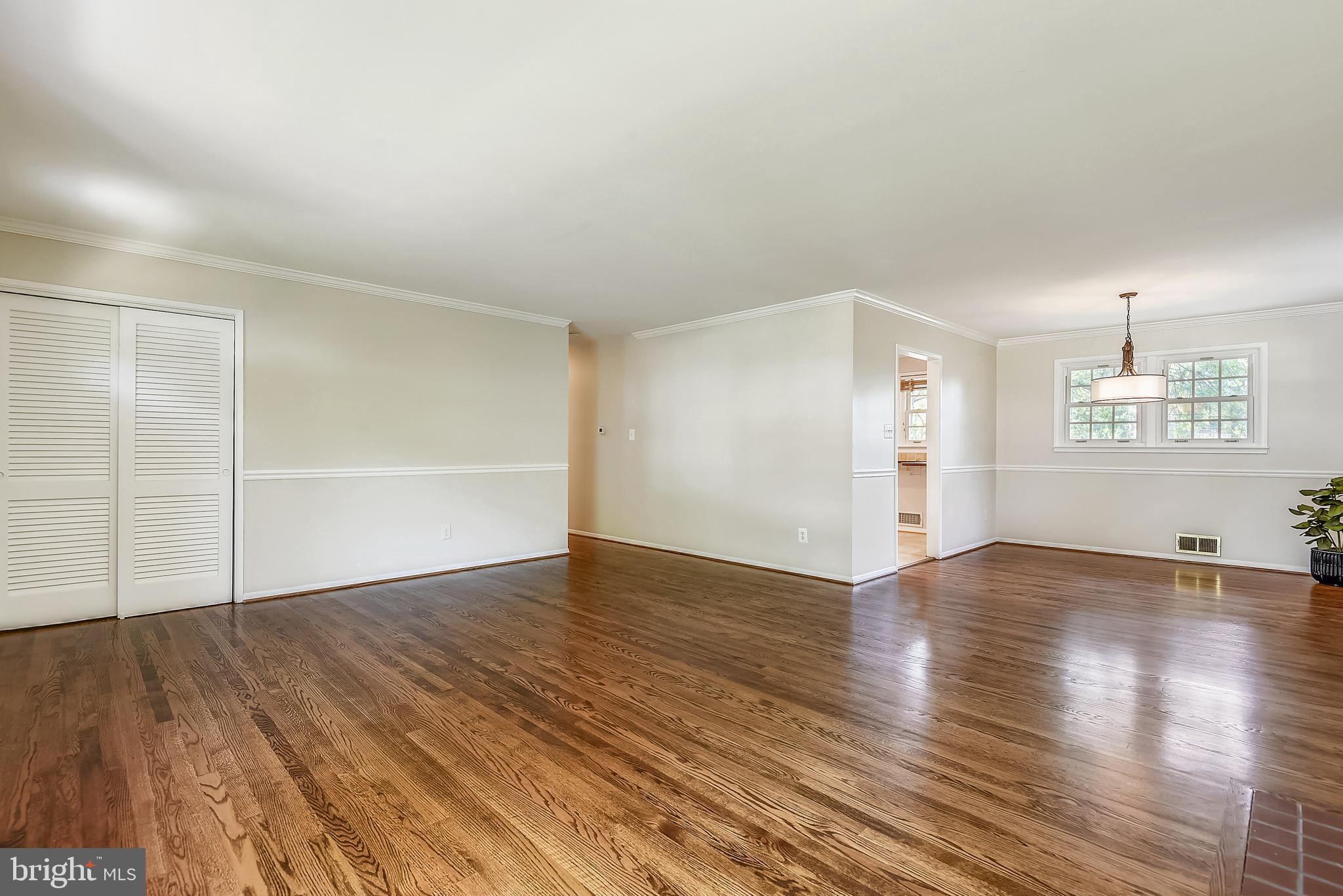 7925 Ellet Road Springfield, VA 22151 - Photo 16 of 58 Open space for comfortable living.
