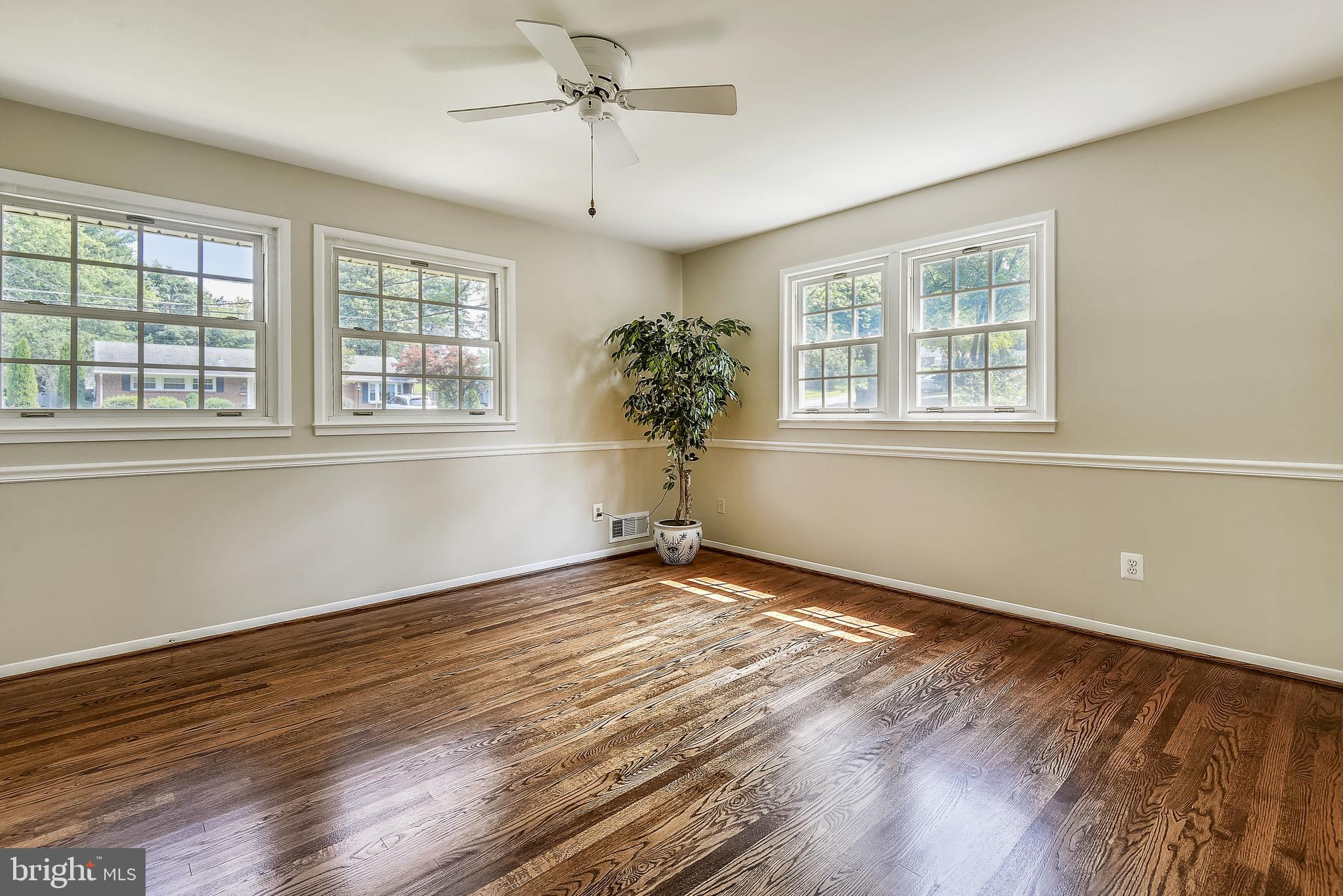 7925 Ellet Road Springfield, VA 22151 - Photo 25 of 58 Wonderful sized primary bedroom.