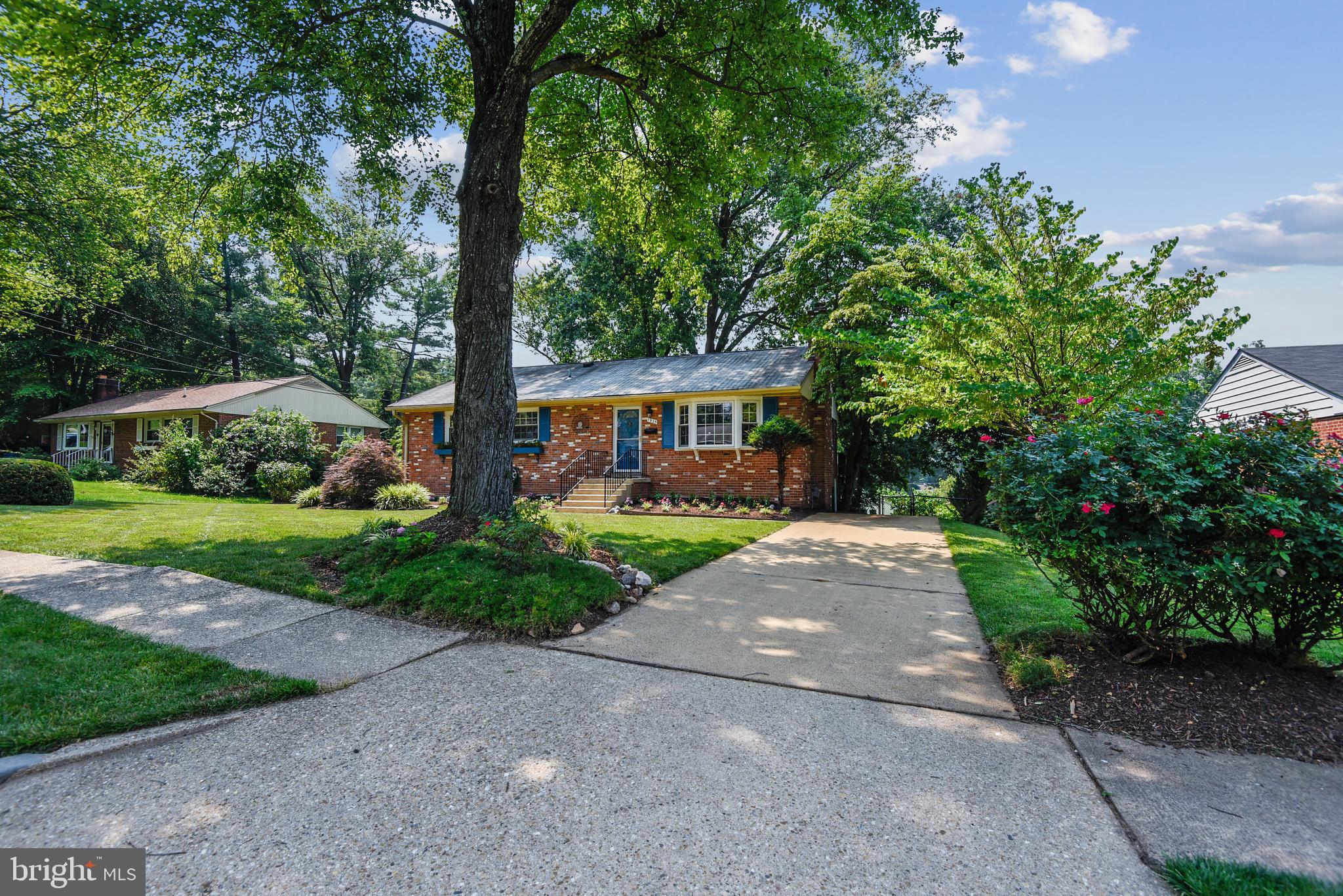 7925 Ellet Road Springfield, VA 22151 - Photo 5 of 58 Sidewalks on both sides of the street.