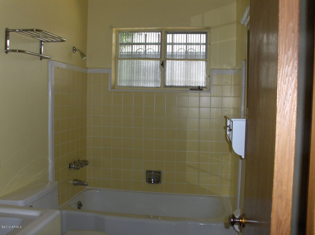 455 West Cheery Lynn Road Phoenix, AZ 85013 - Photo 5 of 5 Hall Bath