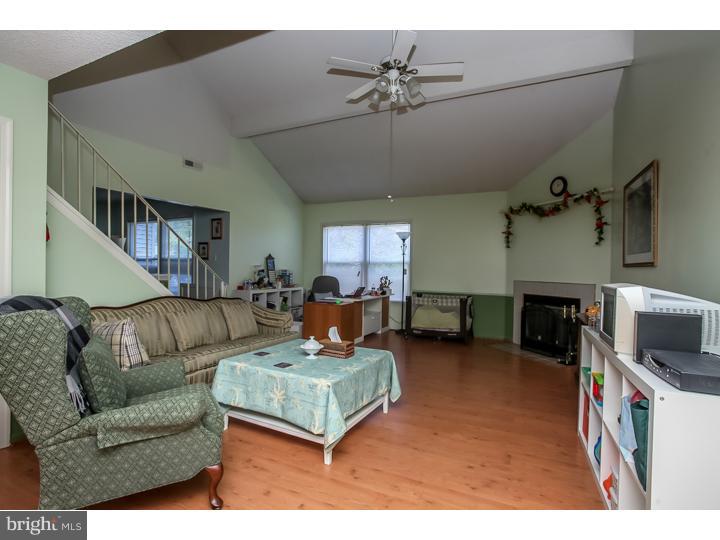 1 Cinnamon Road Thorofare, NJ 08086 - Photo 3 of 22 Living Room