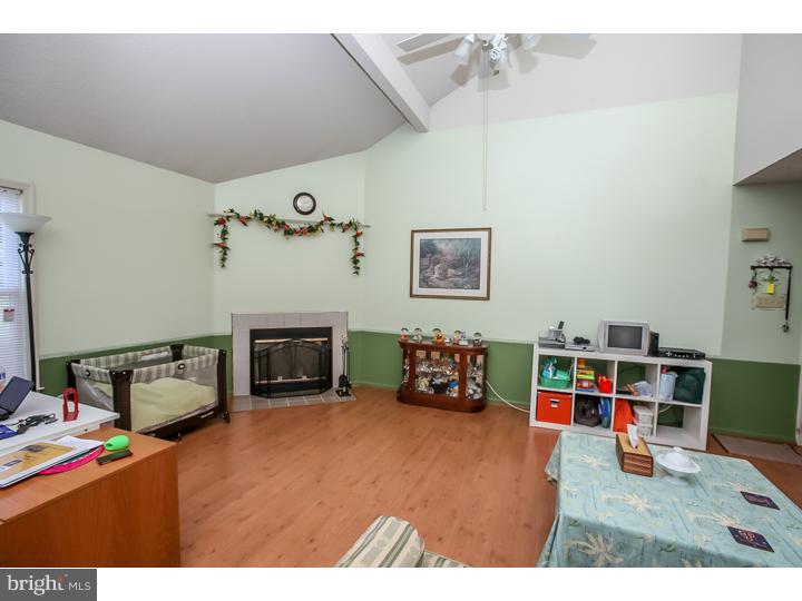 1 Cinnamon Road Thorofare, NJ 08086 - Photo 5 of 22 Living Room