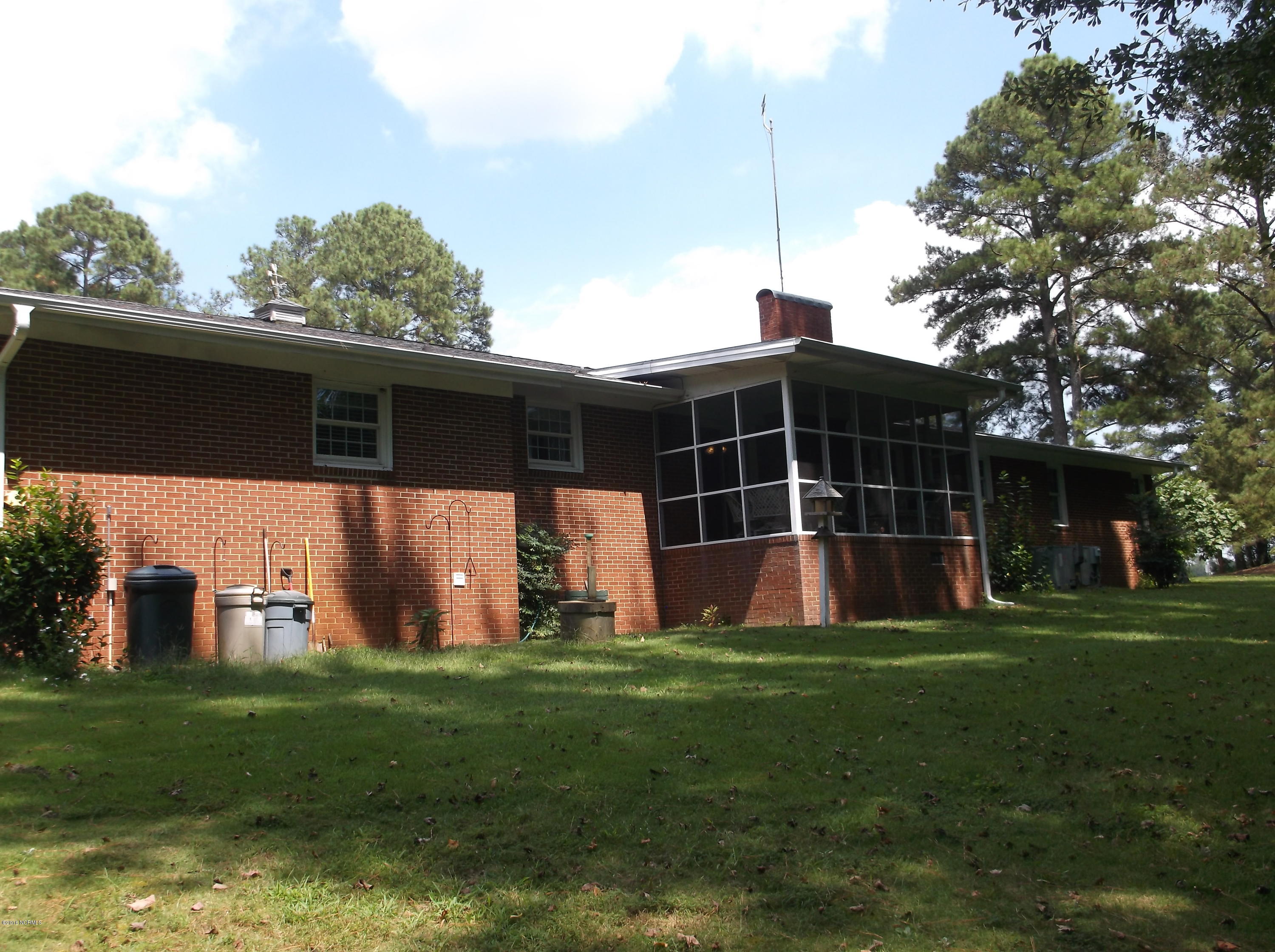1218 Rowan Road Clinton, NC 28328 - Photo 2 of 20 DSCF4619