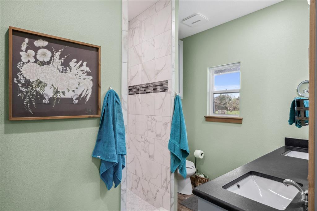 9292 County Road 346 Terrell, TX 75161 - Photo 27 of 40 a picture of a wall with a picture on the wall