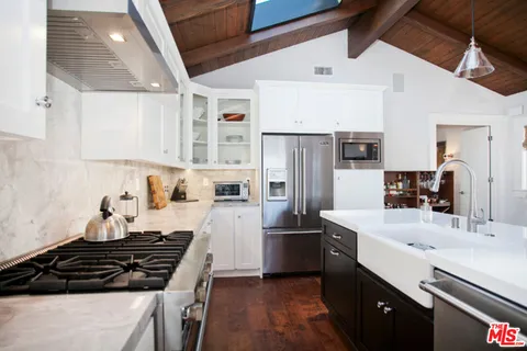 $11,750 | 531 2nd Street, Hermosa Beach, CA 90254