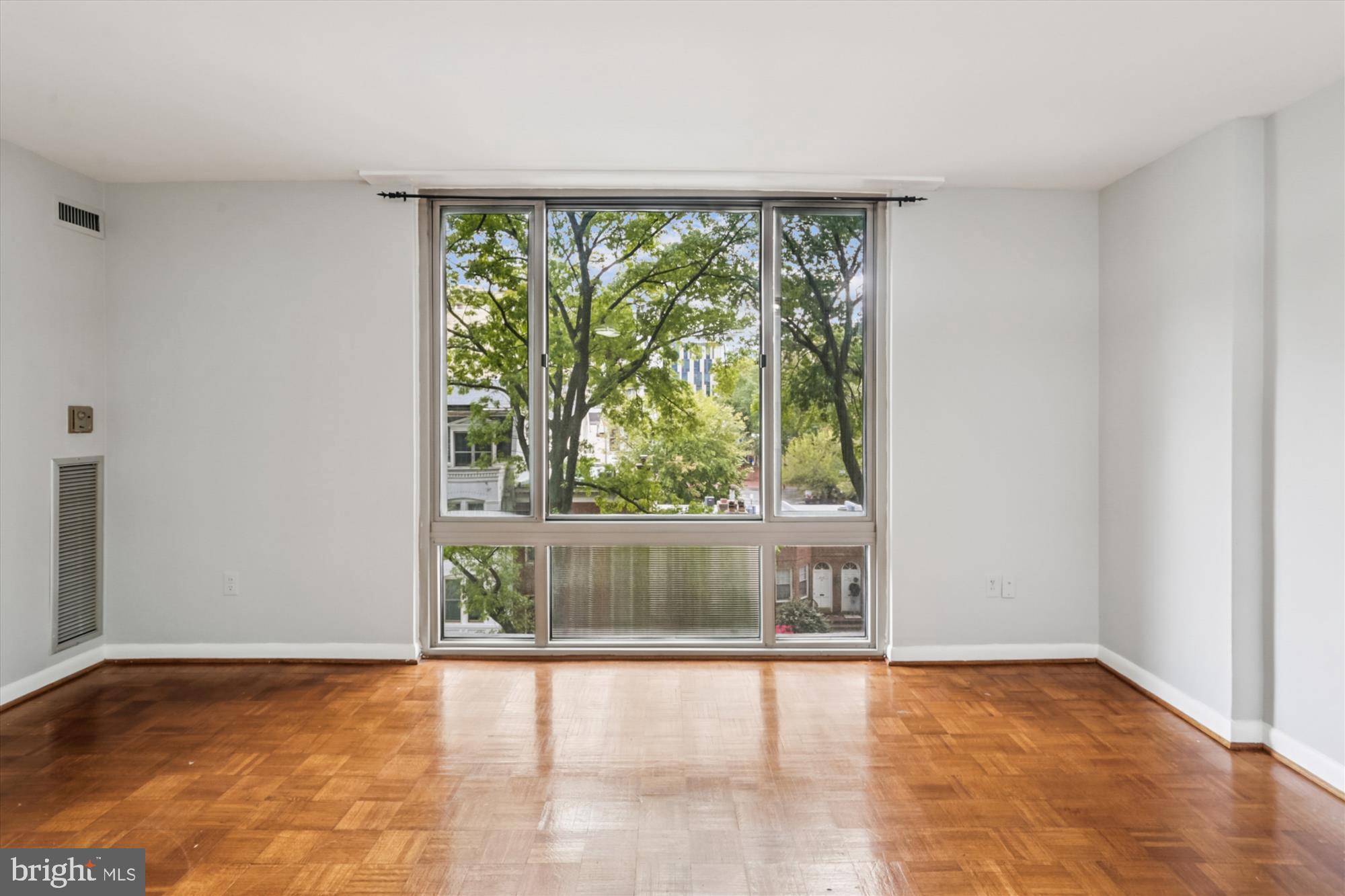 950 25th Street Northwest, Unit 509N Washington, DC 20037 - Photo 18 of 64 Living Room