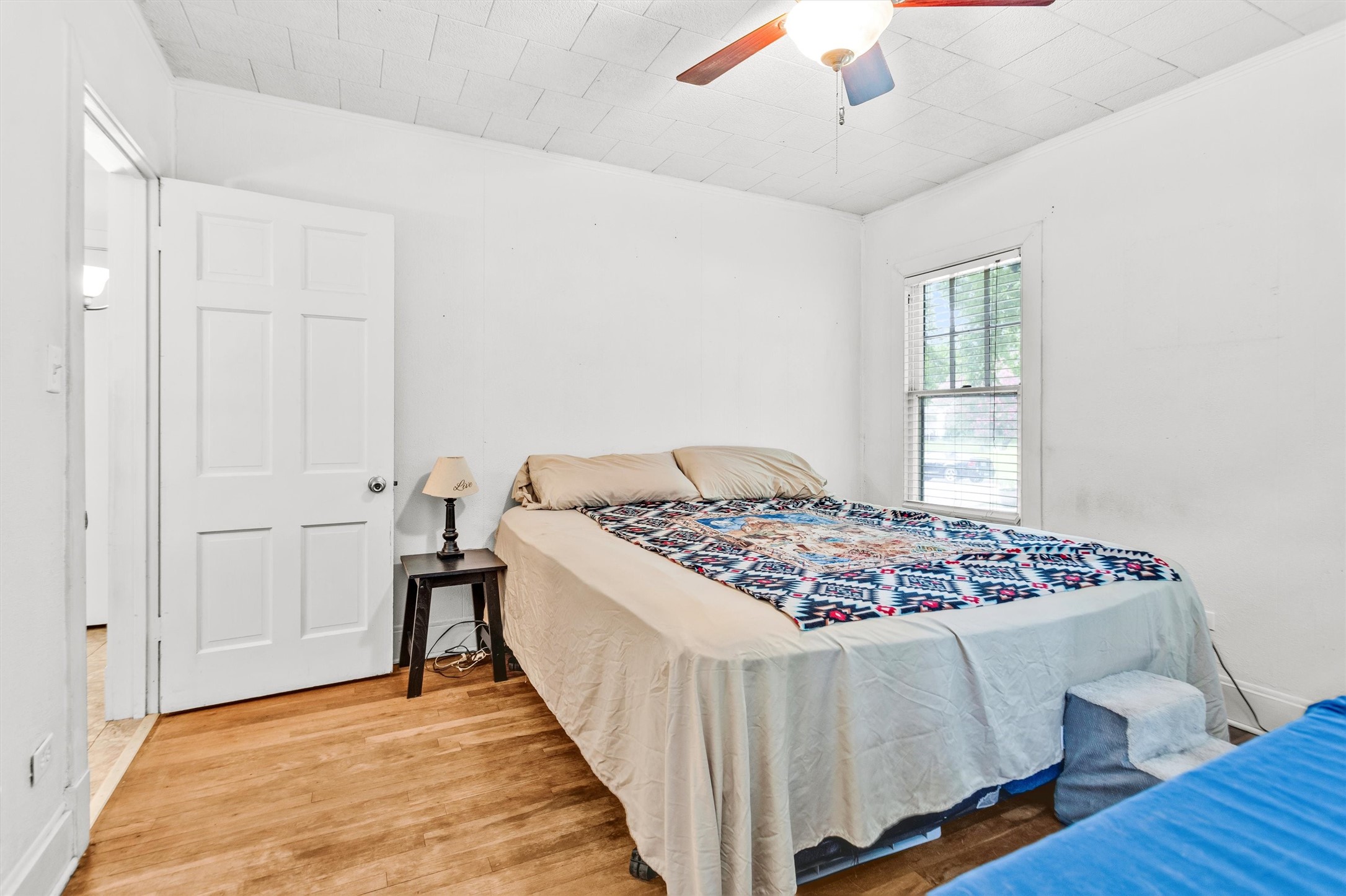 1720 18th Street Huntsville, TX 77340 - Photo 27 of 37 a bedroom with a bed and a window