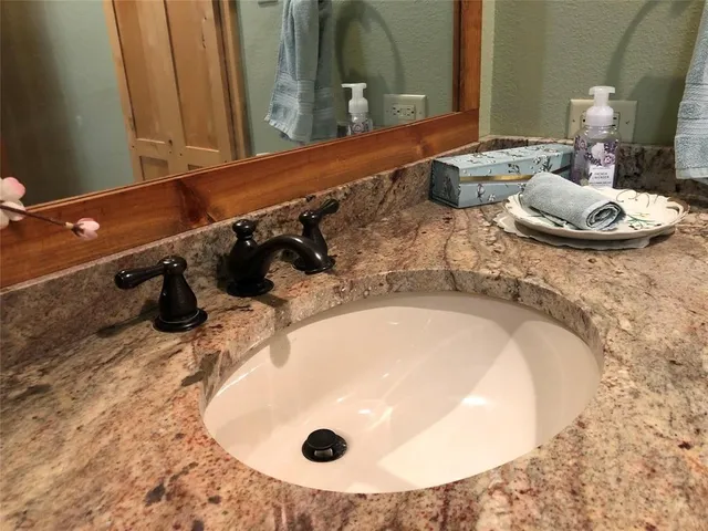 $1,000,000 | 117 Hawkwood Court, Comanche, TX 76442