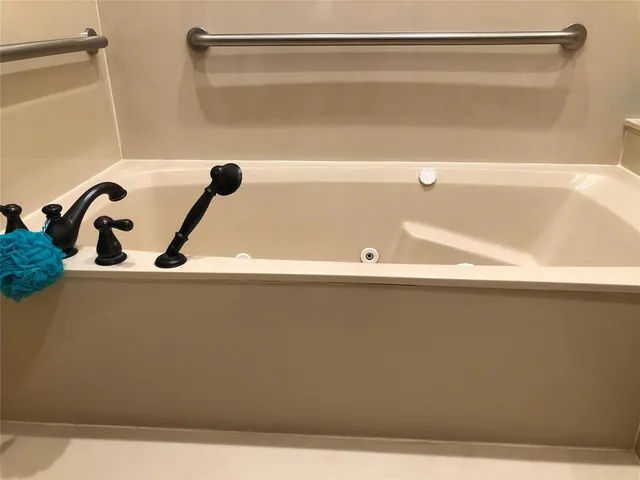 $1,000,000 | 117 Hawkwood Court, Comanche, TX 76442