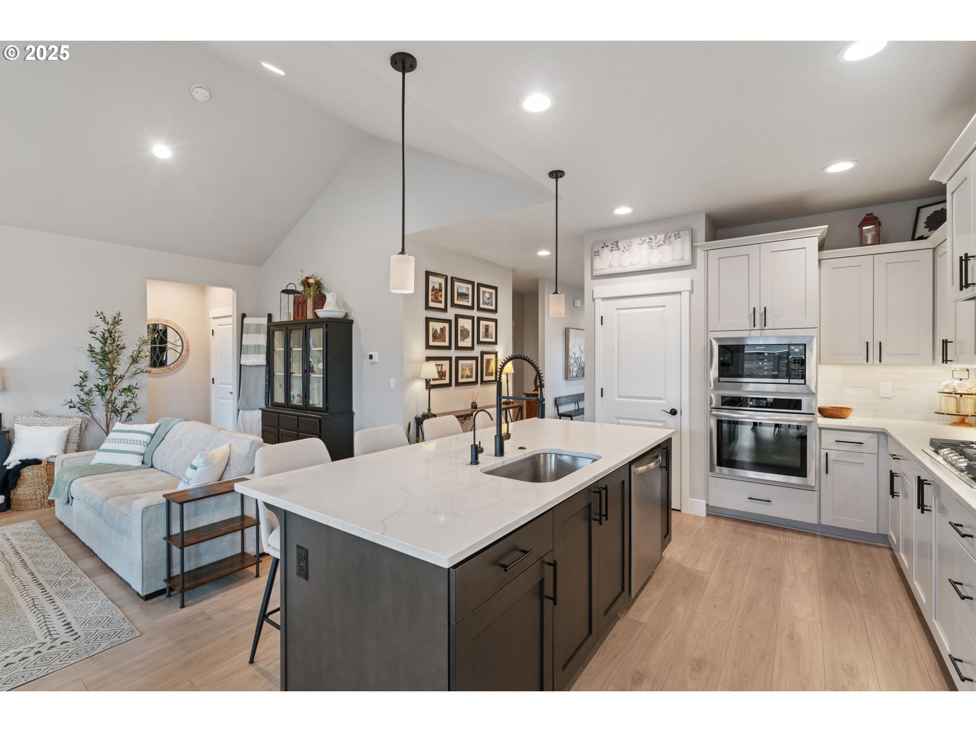 8842 North 3rd Circle Ridgefield, WA 98642 - Photo 21 of 46 a kitchen with counter top space and appliances