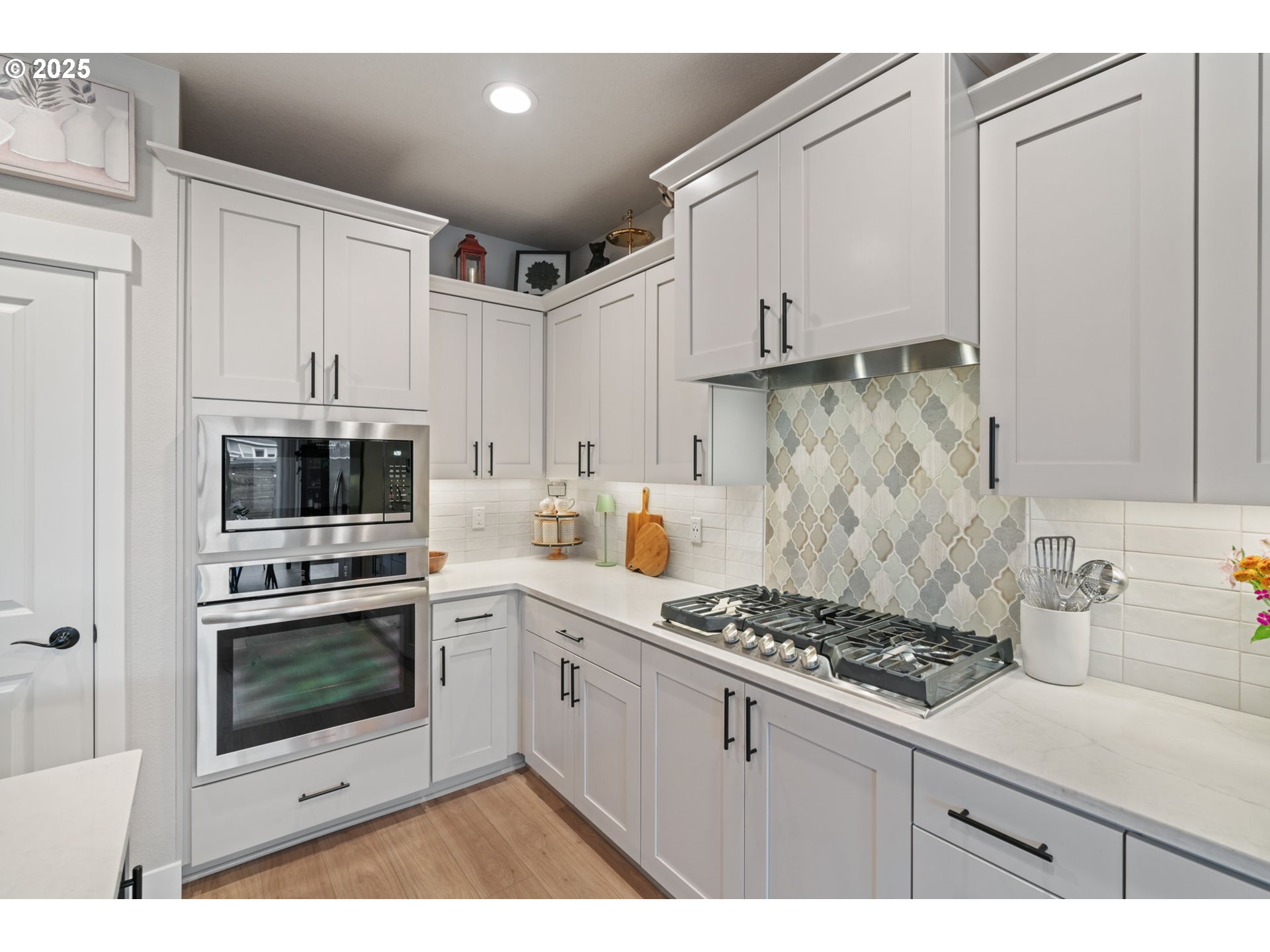 8842 North 3rd Circle Ridgefield, WA 98642 - Photo 25 of 46 a kitchen with a stove and a microwave