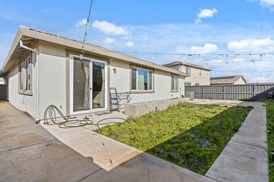 912 Loon Street Lathrop, CA 95330 - Photo 11 of 27 a front view of a house with garden