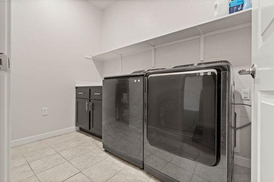 912 Loon Street Lathrop, CA 95330 - Photo 24 of 27 a bathroom with a glass shower door