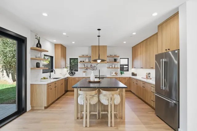 $4,695,000 | 1908 Devereux Drive, Burlingame, CA 94010