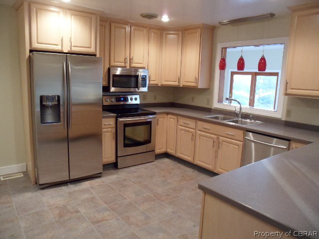 570 Sunset View Lane Mathews, VA 23109 - Photo 5 of 16