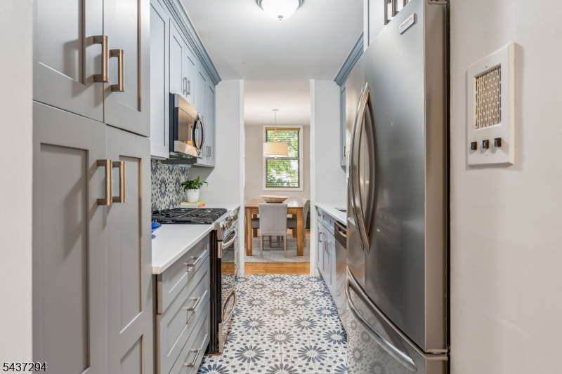 530 Valley Road, Unit 2V Montclair, NJ 07043 - Photo 5 of 15