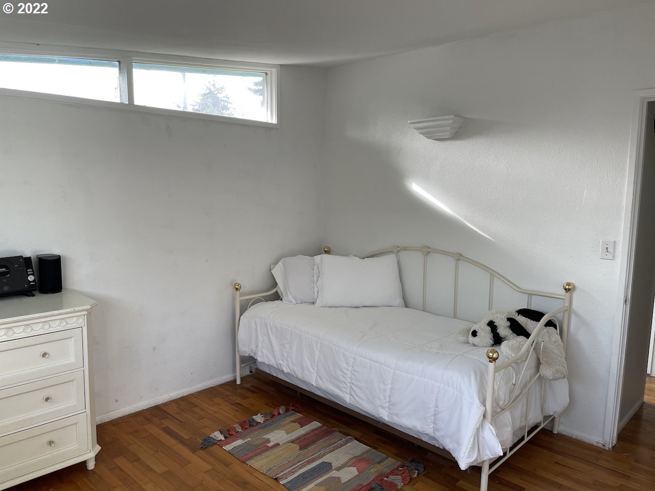 3203 Raleighwood Avenue Springfield, OR 97477 - Photo 18 of 28 a bed room with a bed and a tv