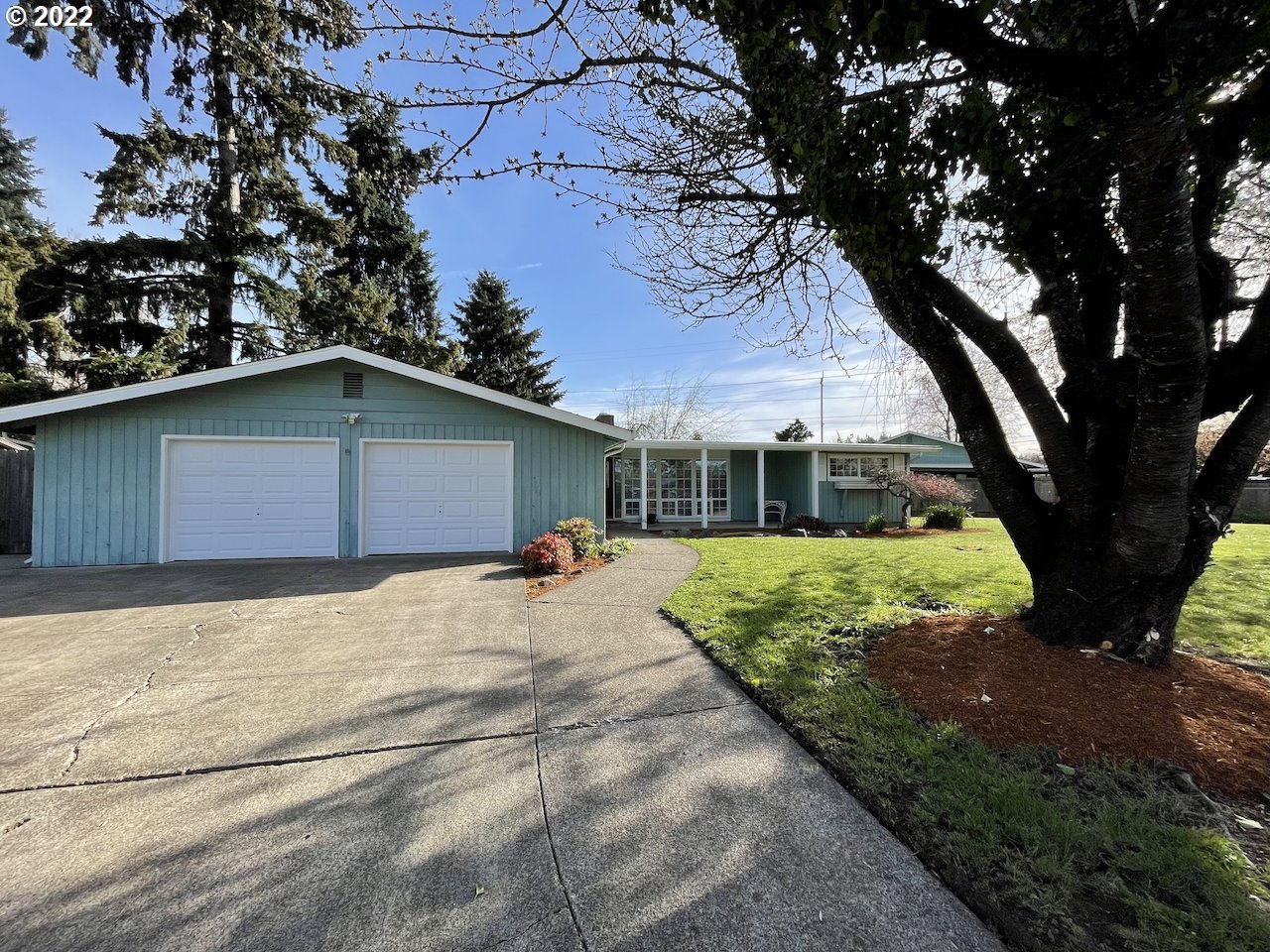 3203 Raleighwood Avenue Springfield, OR 97477 - Photo 26 of 28 a house that has a tree in front of it