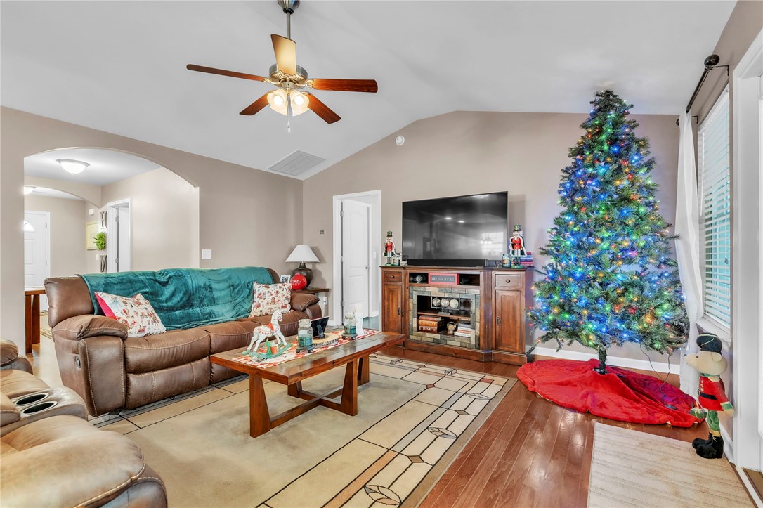 208 Fledgling Way Easley, SC 29642 - Photo 4 of 34 Gallery Image 4