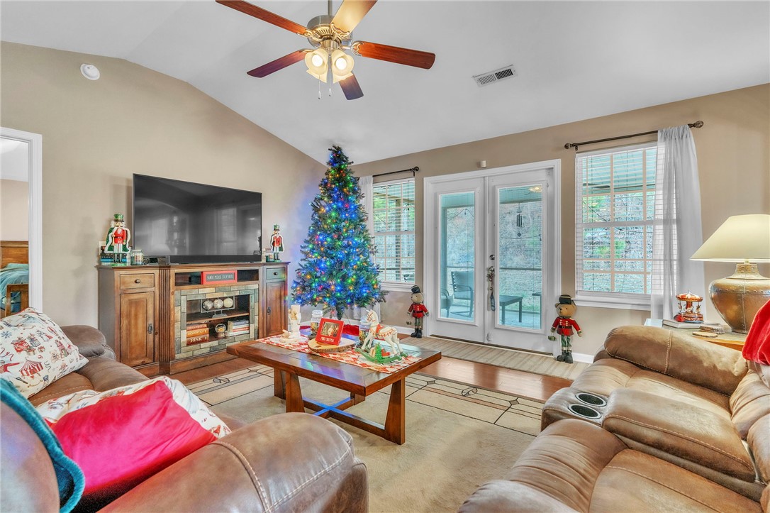 208 Fledgling Way Easley, SC 29642 - Photo 5 of 34 Gallery Image 5