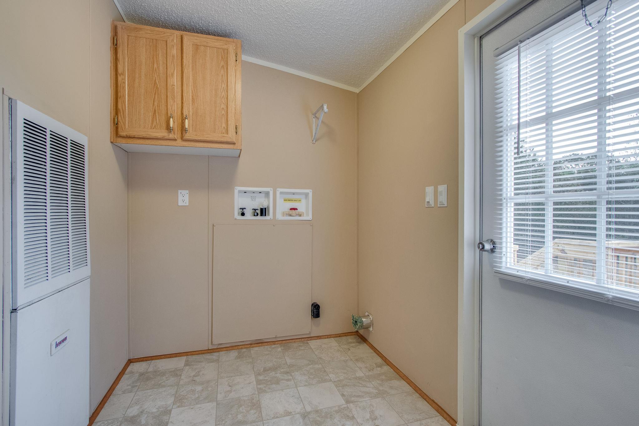 624 Speck Road Lebanon, TN 37087 - Photo 27 of 30 a view of an empty room with a window