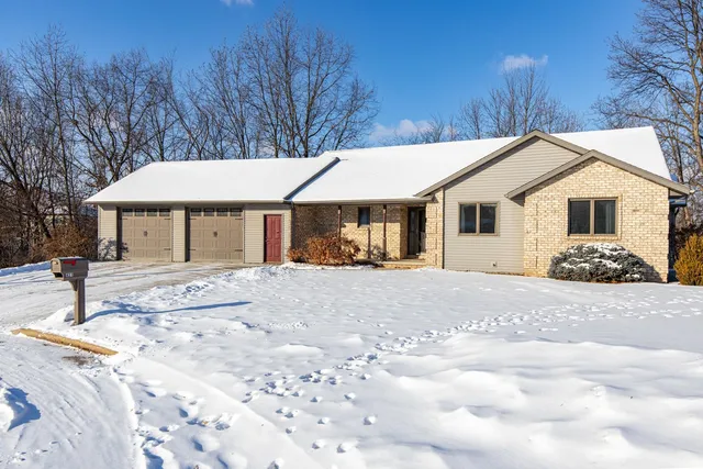 $407,000 | 421 Fawnwood Court, Wrightstown, WI 54180