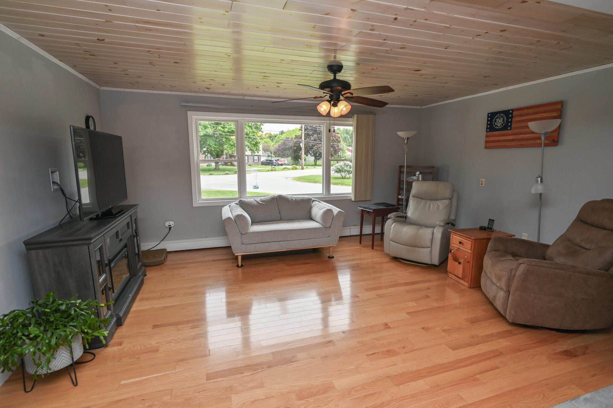1128 Chase Road Veazie, ME 04401 - Photo 3 of 25 Living Room