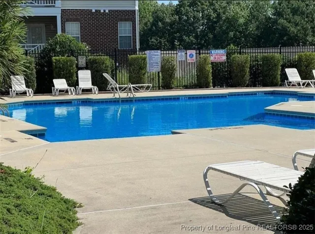 a picture of a wall with a potted plant on the wall
