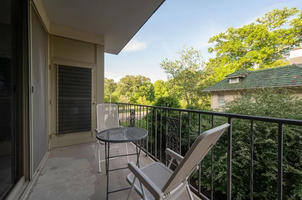 $275,000 | 2195 Poplar Avenue, Unit 304, Memphis, TN 38104