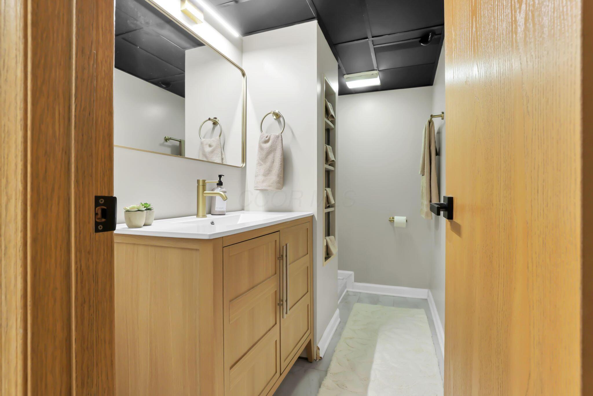 142 North Kellner Road Columbus, OH 43209 - Photo 40 of 62 Half Bath Lower Level