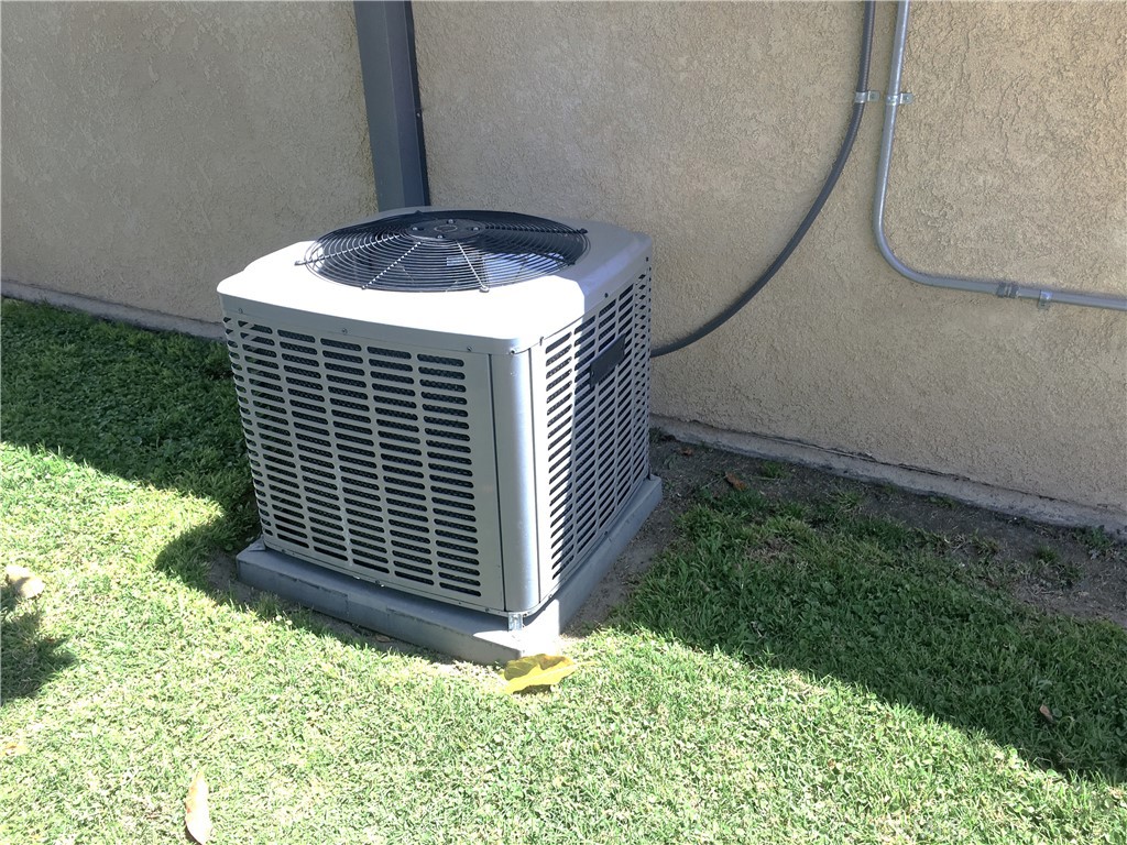10011 Bernice Circle Buena Park, CA 90620 - Photo 22 of 28 a backyard of a house with lots of green space