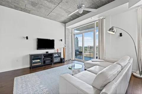$285,000 | 250 Pharr Road Northeast, Unit 1304, Atlanta, GA 30305