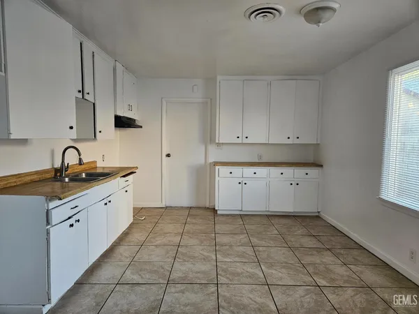 $285,000 | Undisclosed Address, Shafter, CA 93263