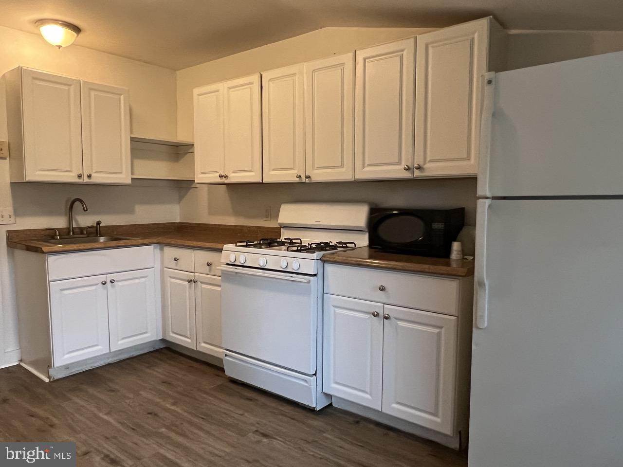 27 West Orange Street Lititz, PA 17543 - Photo 10 of 33 Newly renovated kitchen, 27 W Orange