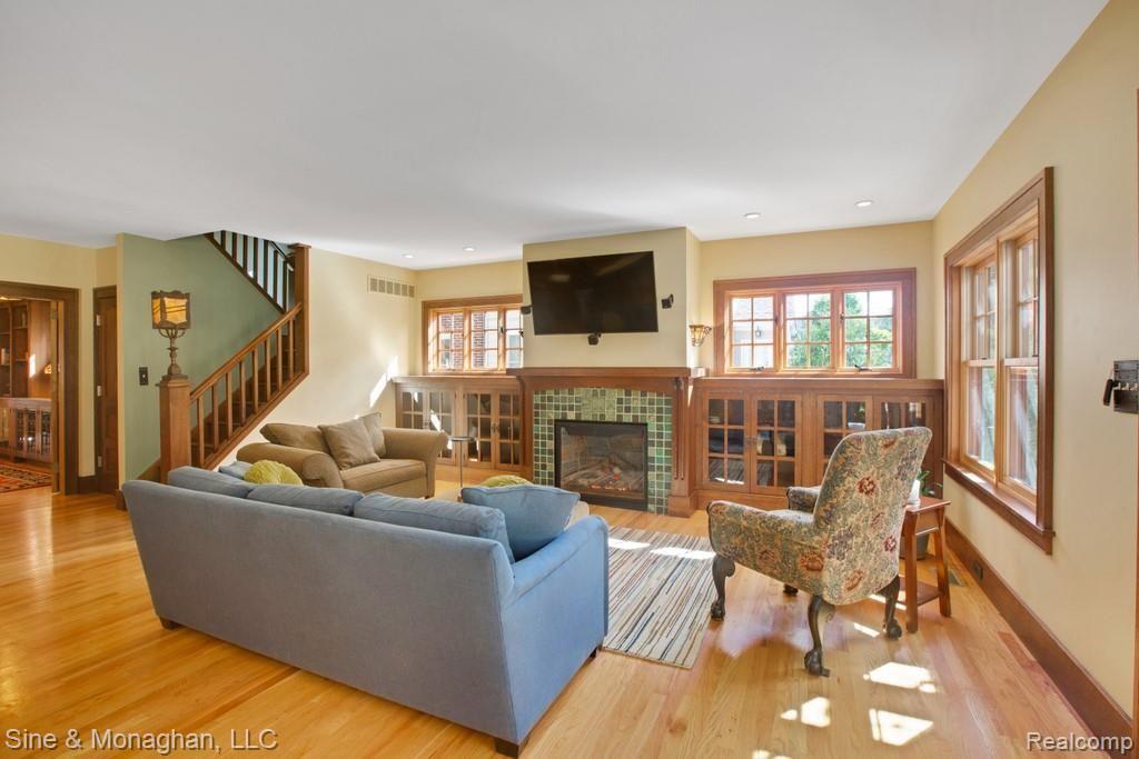 671 Washington Road Grosse Pointe, MI 48230 - Photo 25 of 62 016-hometown-visuals-2020_671-washington-gp.jpg-SMALL