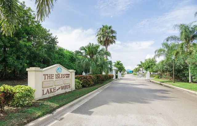 $210,000 | 1901 Westminster Circle, Unit 1, Vero Beach, FL 32966