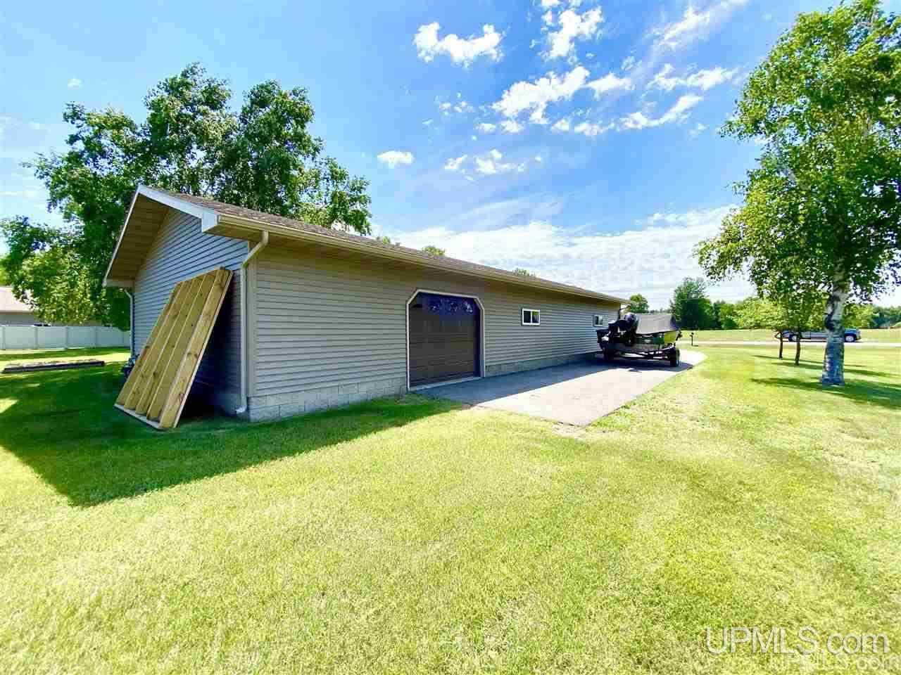 6662 N Road Escanaba, MI 49829 - Photo 2 of 40