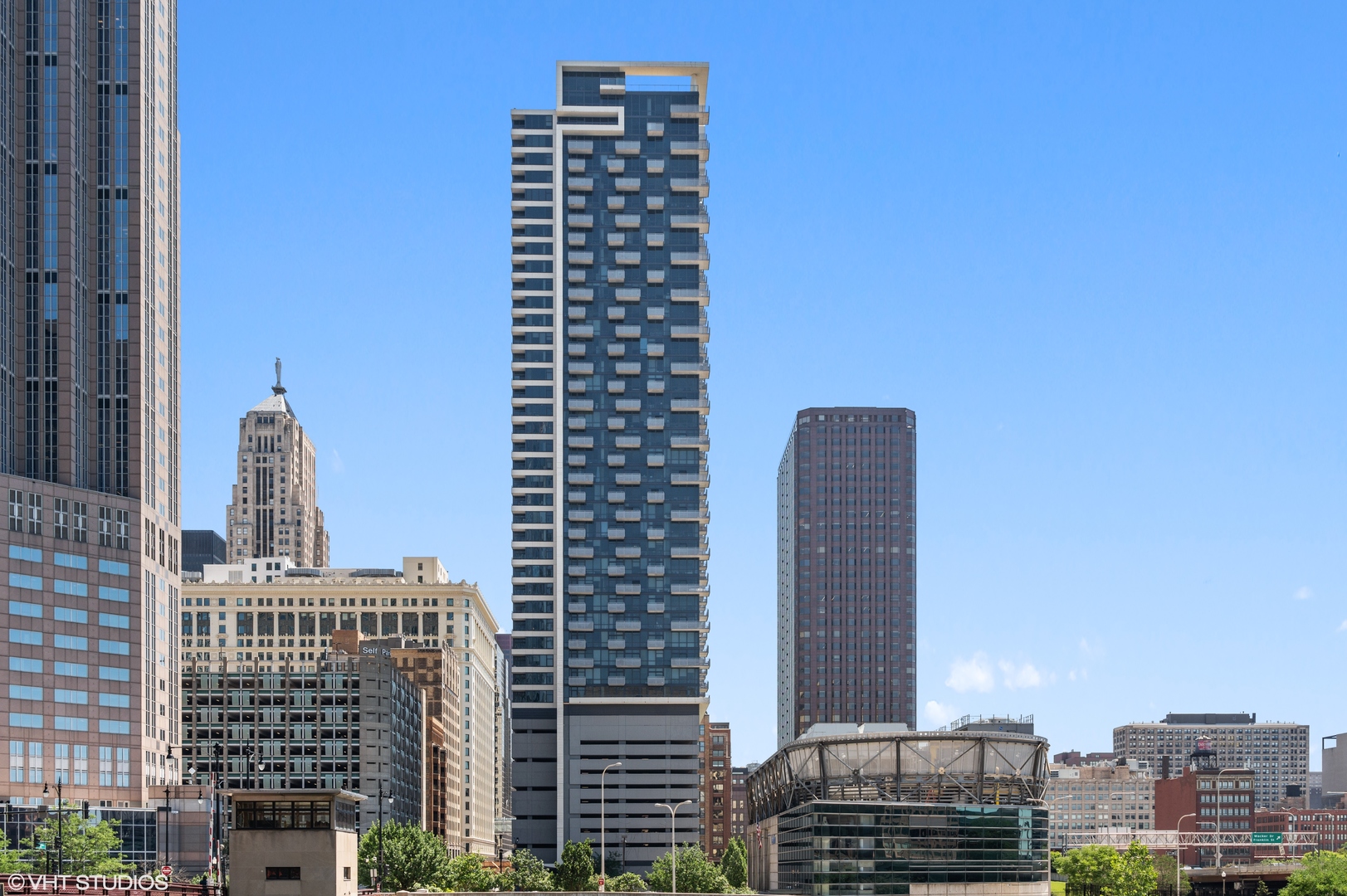 235 West Van Buren Street, Unit 1506 Chicago, IL 60607 - Photo 1 of 16 a front view of a building